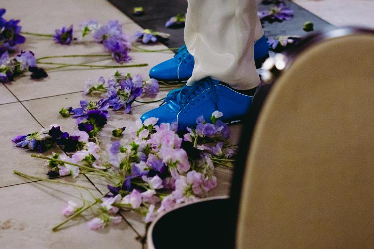 Larrons en baskets bleues 
